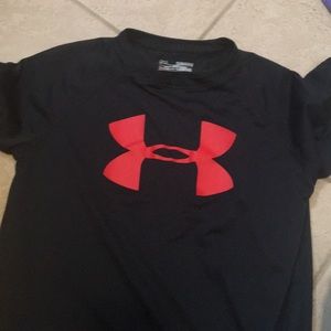 Loose dry fit under amour shirt